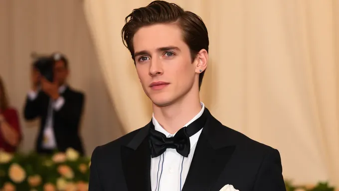 Aspecto de la alfombra roja de Met Gala 2025 de Eddie Redmayne