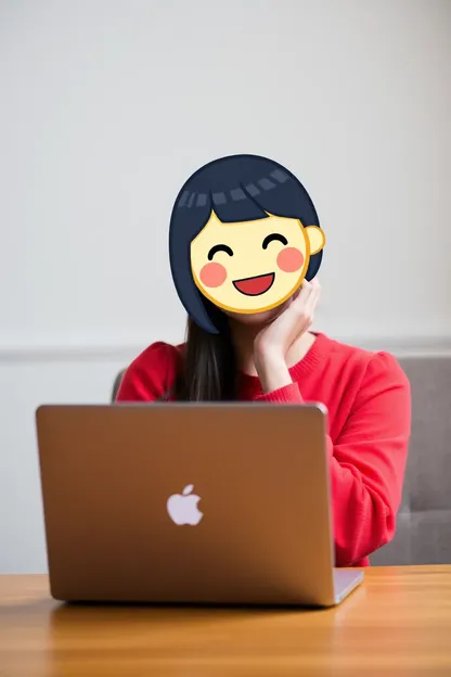 Chica asiática con emoji en ordenador portátil