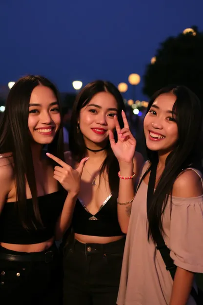 Chicas de TikTok comparten videos desnudas en línea