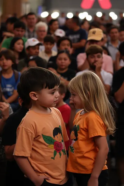 Confrontación de niño y niña en multitud pública