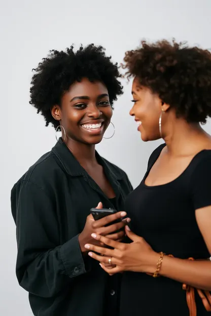 Conversación en línea de chat sin ropa interior de niña negra