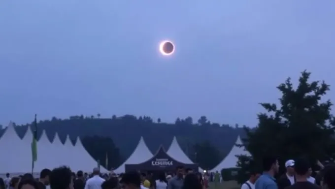 Festival del eclipse 2025 ve a miles de personas reunidas para el evento