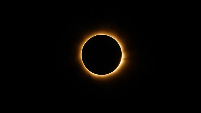 Foto asombrosa del eclipse solar de 2025 desde el espacio