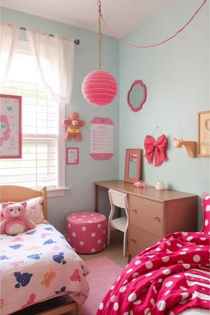 Habitación de chicas con muebles blancos y cortinas rosadas