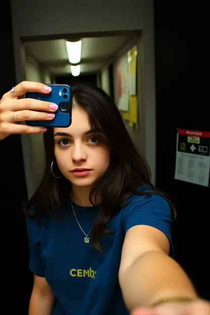 Hábito de compartir selfies de la chica adolescente