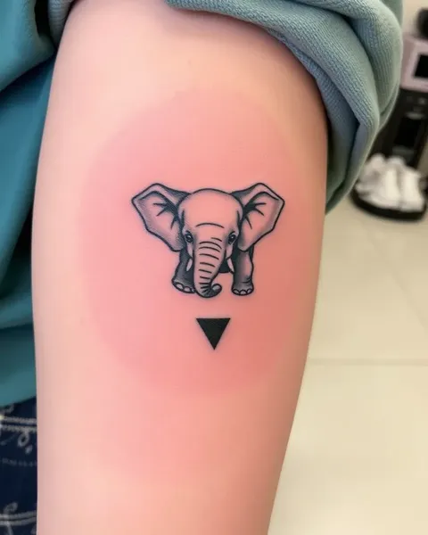 Ideas de Tatuajes de Elefante Pequeño para Mujeres