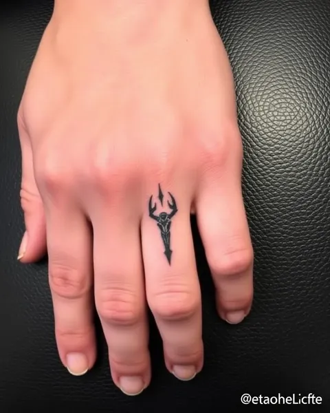 Ideas de Tatuajes de Knuckle Femeninos Cool