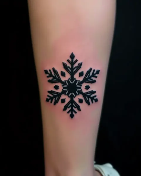 Ideas de tatuaje de copos de nieve pequeños para muñeca y brazo