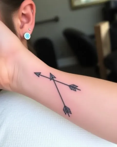 Ideas de tatuajes de flecha colorida para expresión brillante