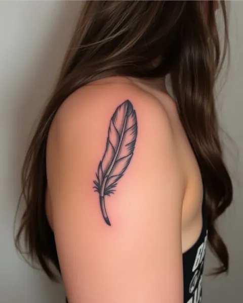 La significación de un tatuaje de pluma en la identidad