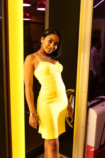 La última encontrada de Worldstarhiphop, una niña que lleva un vestido amarillo