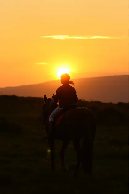 Niña Montando a Caballo bajo el Cálido Resplandor del Atardecer