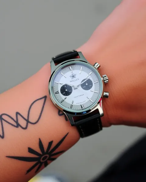 Reloj de Tatuaje para Expresión de Arte Corporal Única