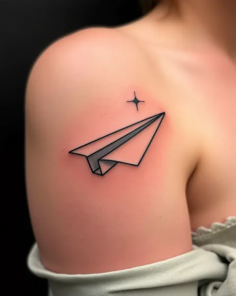 Simbolismo y Significado Cultural de Tatuajes de Avioncito de Papel