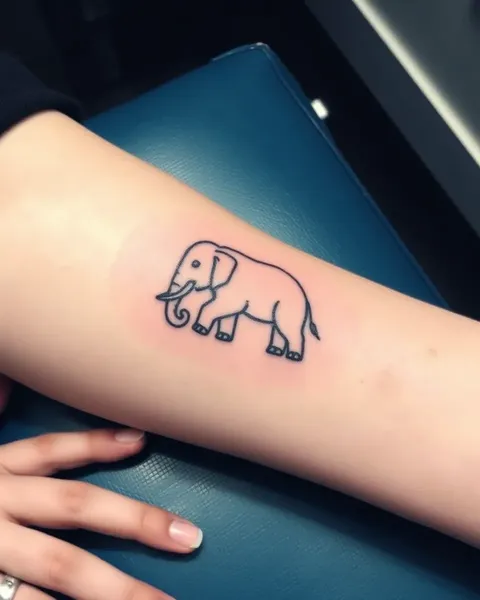 Tatuaje de Elefante Simple para Arte Corporal Minimalista