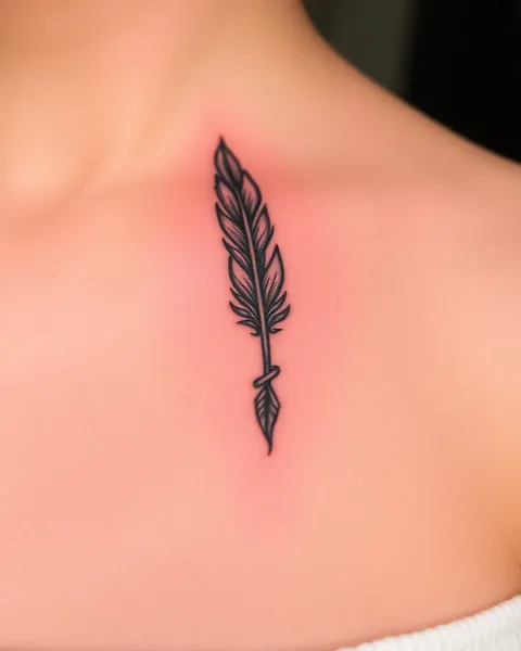 Tatuaje de pluma simboliza fuerza y belleza