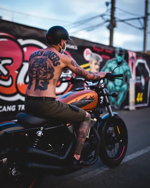 Tatuajes de motocicleta: una forma de arte y rebelión