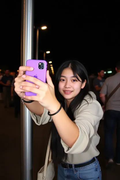 Autoportrait nu d'une fille qui fait sensation en ligne