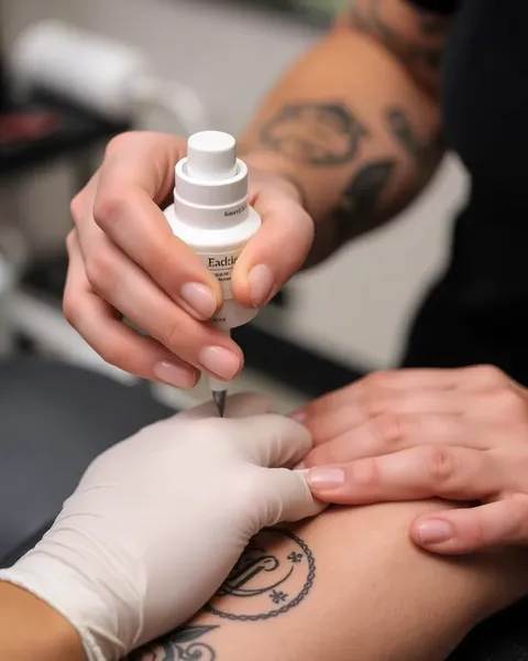 Crème anesthésiante pour soulager le tatouage