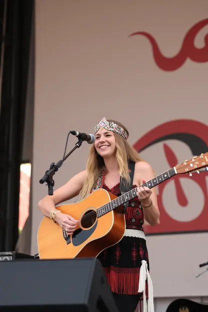 Festival de musique country de la fille Tuah Hawk répété