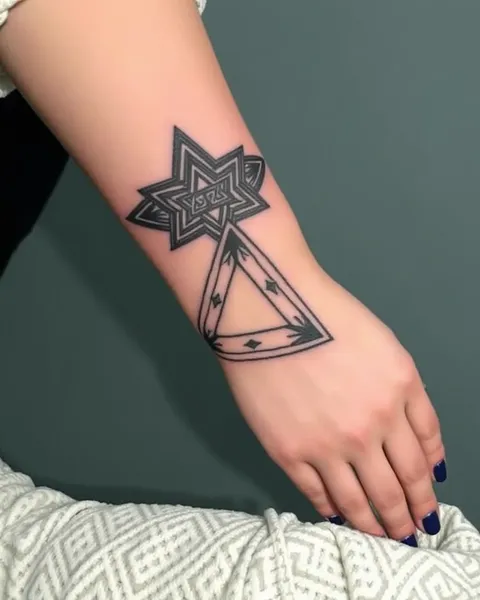 L'importance culturelle des tatouages en triangle et leurs significations