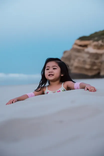 La fille de San Diego coincée dans un trou de sable