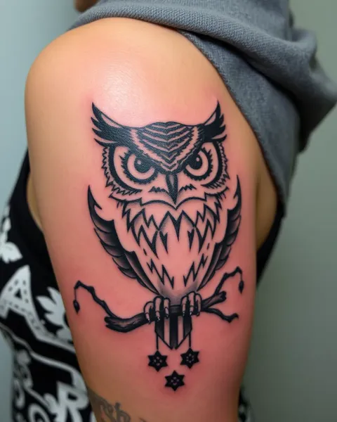 Les hiboux portent une signification pour le tatouage d'hibou de manière significative