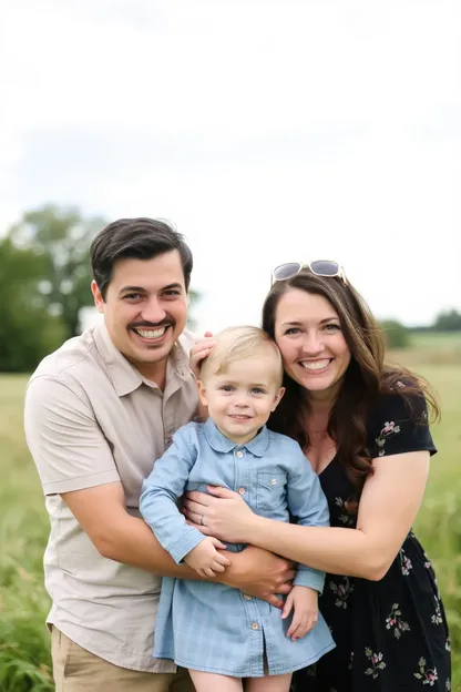 Photos de famille agréables qui apportent des sourires et des rires ensemble