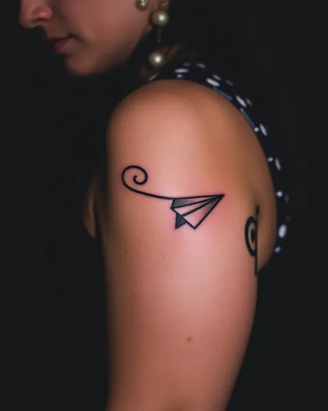 Signification et symbolisme du tatouage d'avion en papier : une explication