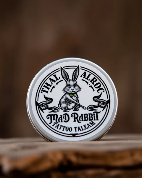 Solution de bain de tatouage de lapin fou unique