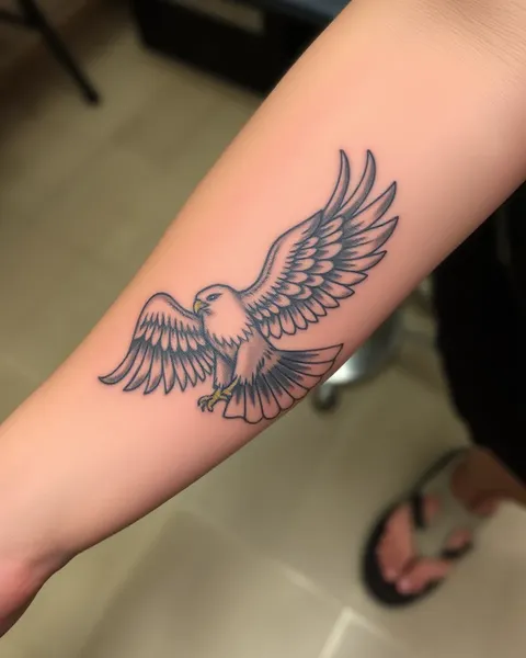 Symbolisme et signification du tatouage d'aigle au poignet