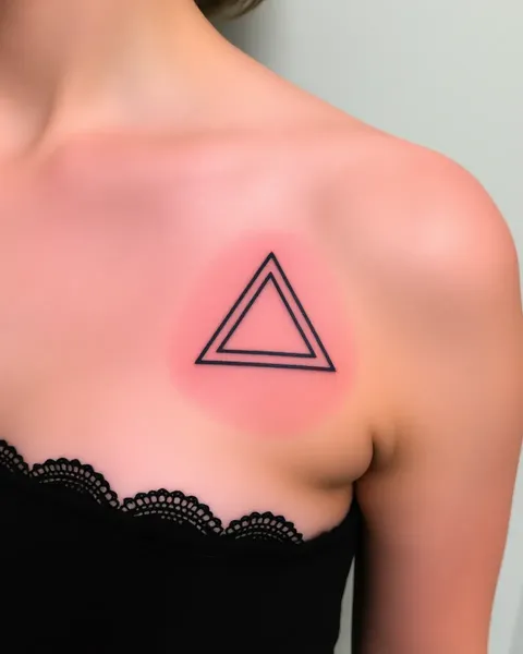 Tatouage en Triangle Symbolisant la Force et l'Harmonie