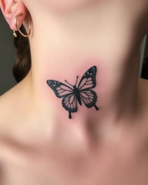 Tatouage papillon au cou : design d'art corporel attractif