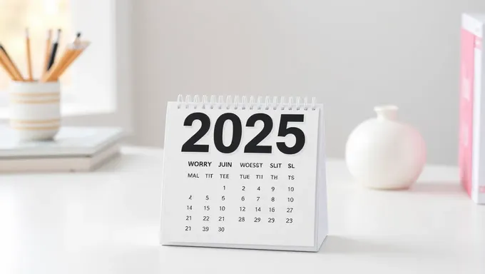 2025 Desk Calendar for Busy Professionals