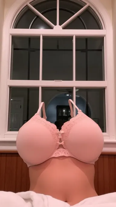 34a Boobs in Full View