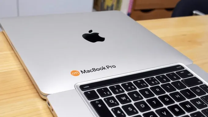 2025SilverMacBookPro14UnboxingHandson