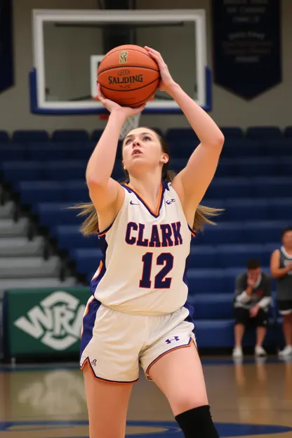 Celebração da Vitória da Equipe de Basquete das Garotas Karen Clark