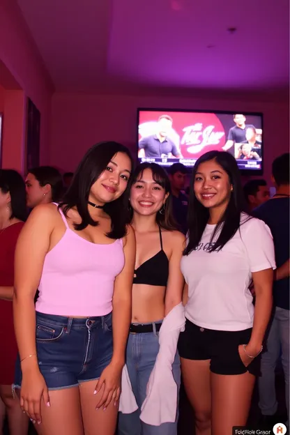 Irmãos Bang Garotas Desfrutando de Noites de Festa Selvagens Juntas