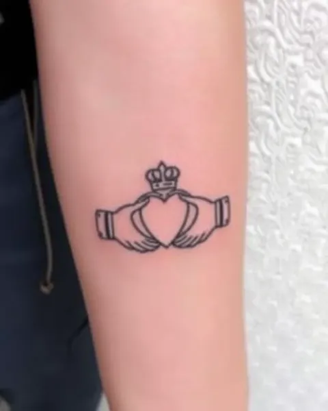 Tatuagem de Anel Claddagh para Casais e Amantes